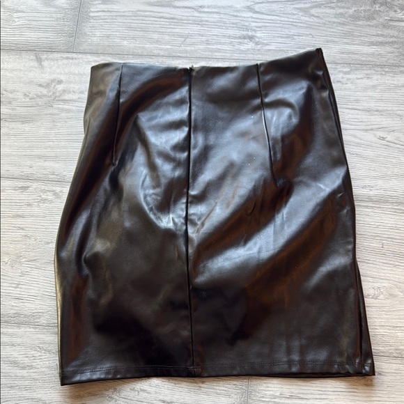 Leather skirt - Picture 3 of 3